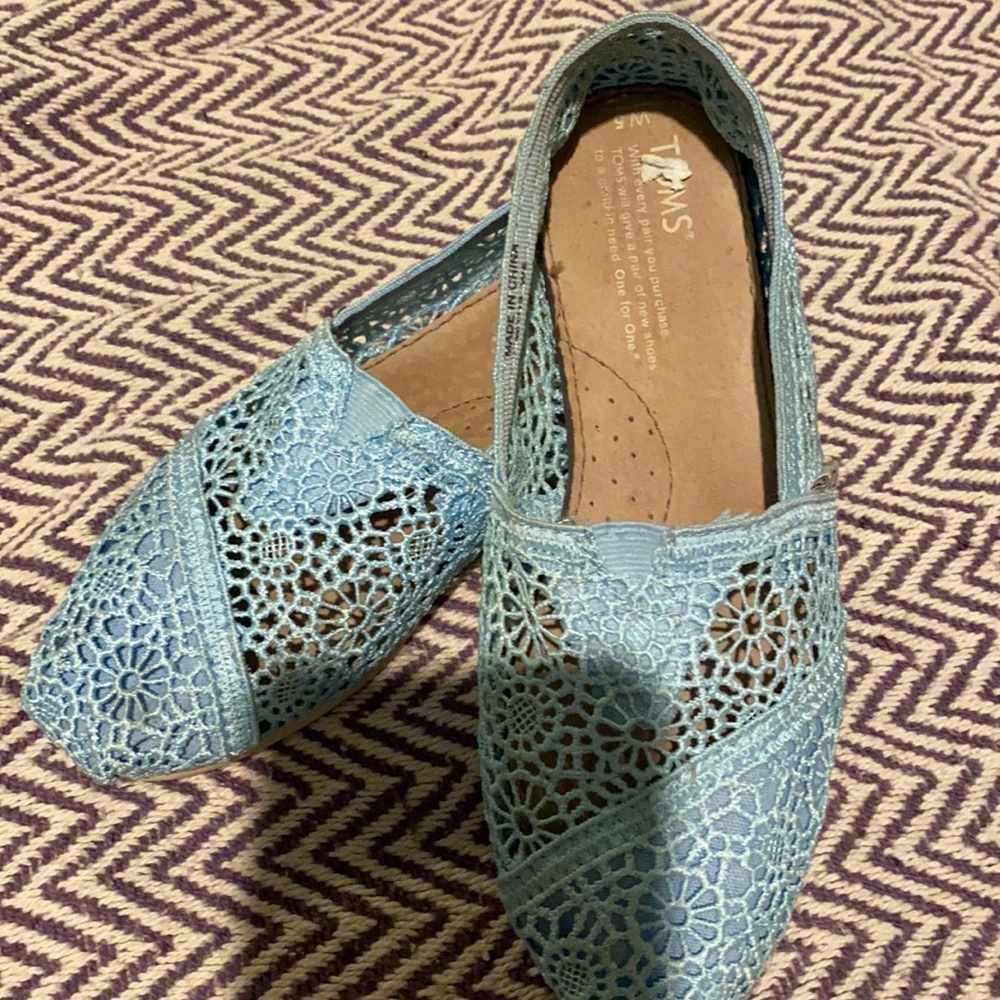 Women’s Size 5 Baby Blue Mesh Toms